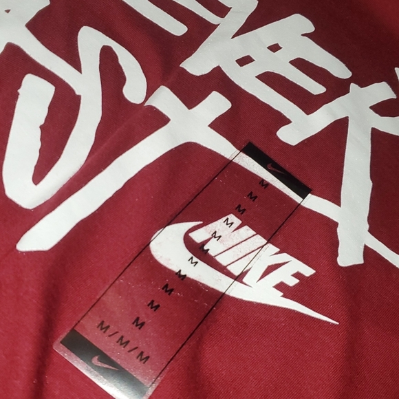 Nike tee - Picture 2 of 2